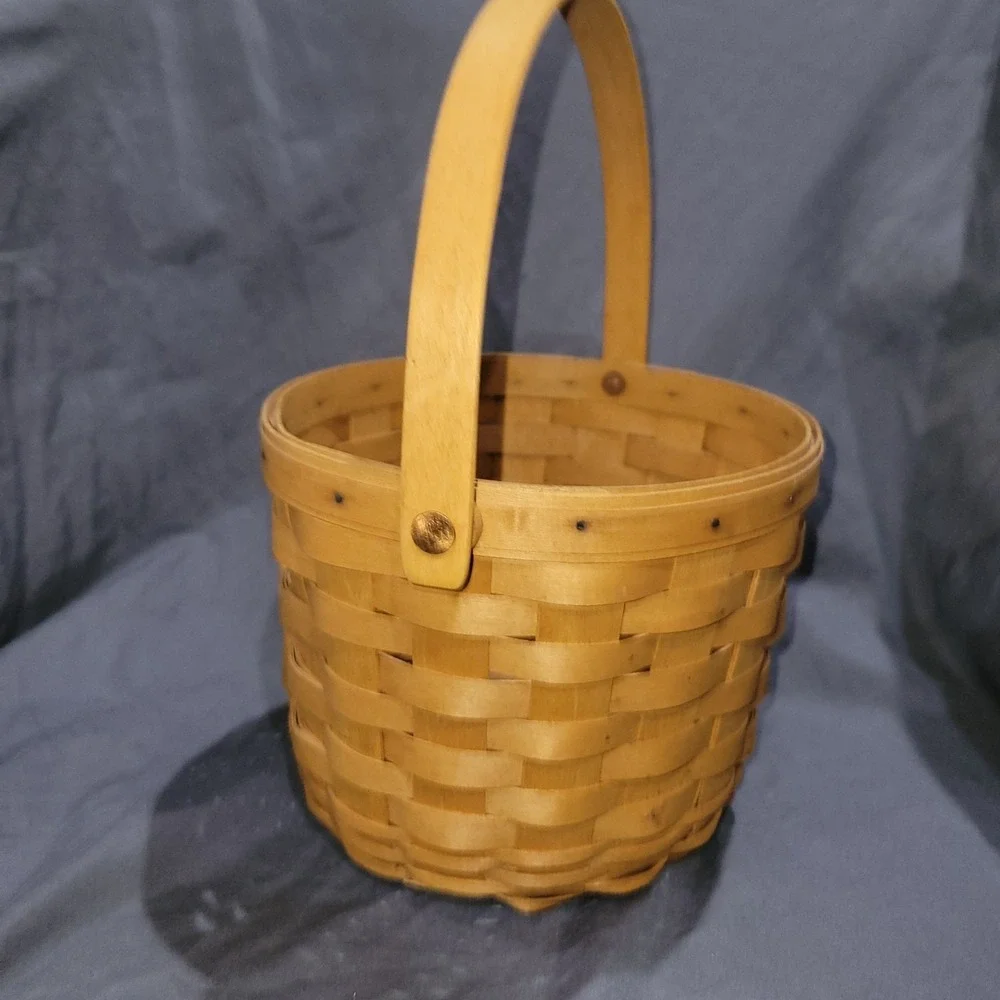 Longaberger 1997 Medium  Fruit  Basket Handle Round Bottom